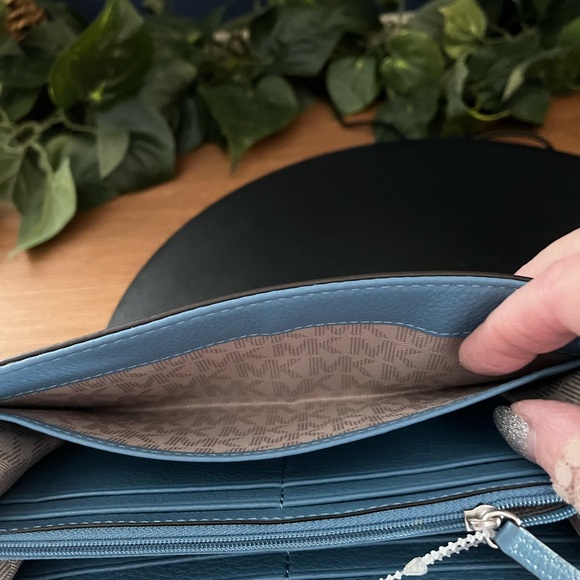 NWOT Michael Kors Fulton Sky Blue Pebbled Leather Wallet - Picture 7 of 11